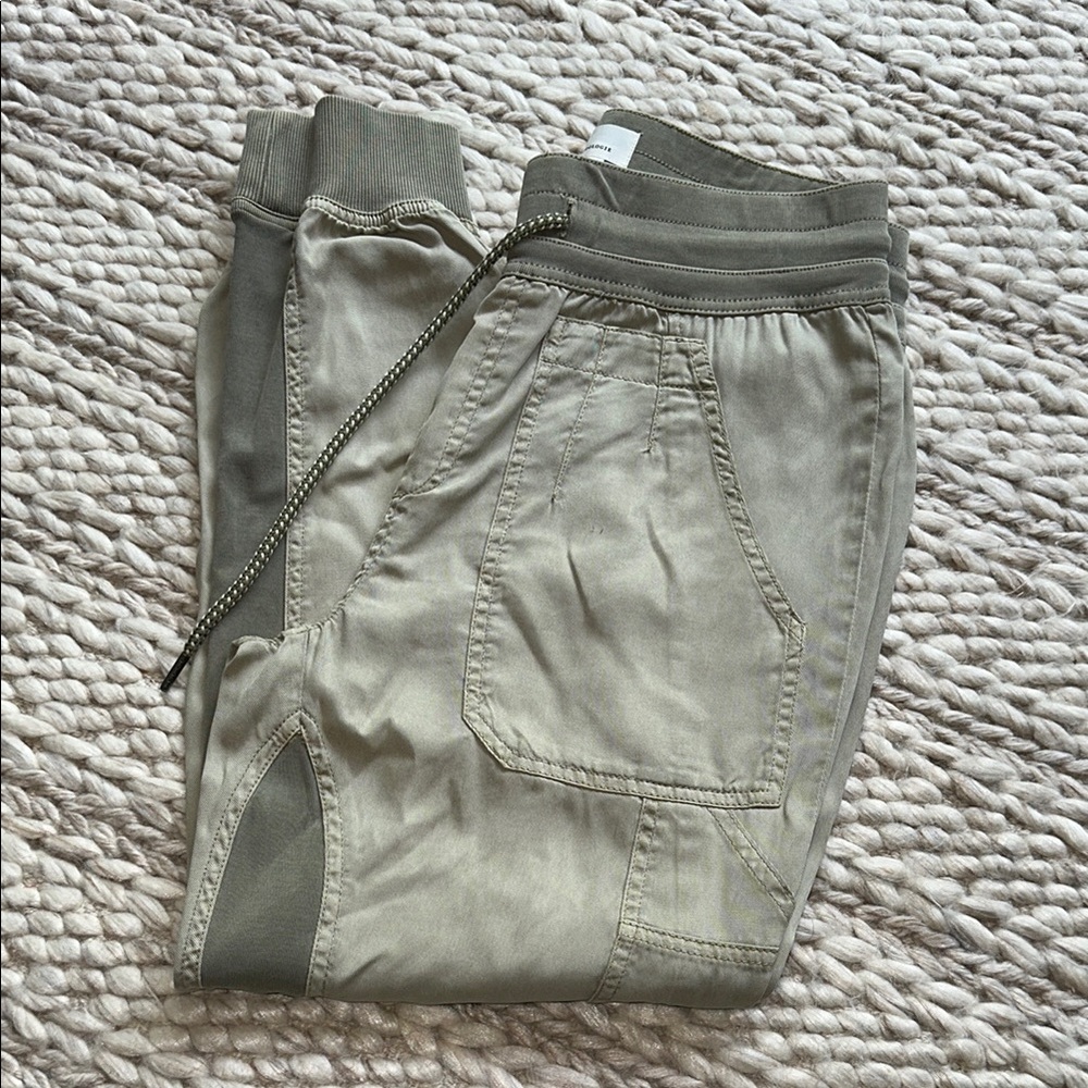 ANTHROPOLOGIE Olive joggers
